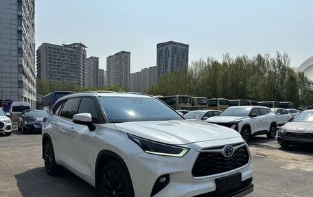 Toyota Highlander, 2022 год, 3 040 000 рублей, 3 фотография