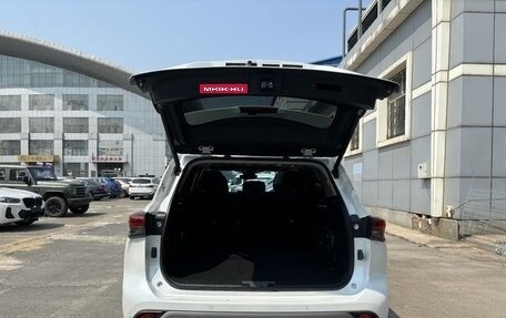 Toyota Highlander, 2022 год, 3 040 000 рублей, 7 фотография