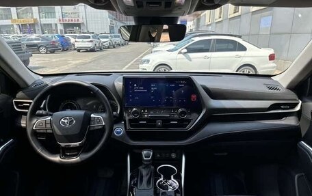 Toyota Highlander, 2022 год, 3 040 000 рублей, 12 фотография