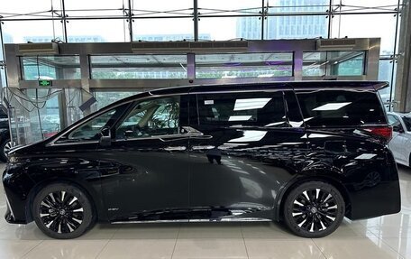 Toyota Alphard, 2024 год, 15 262 000 рублей, 6 фотография