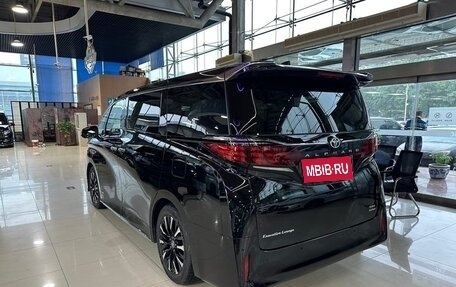 Toyota Alphard, 2024 год, 15 262 000 рублей, 4 фотография