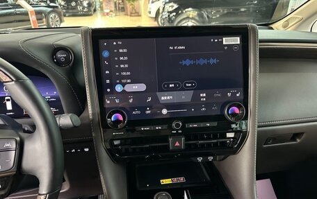 Toyota Alphard, 2024 год, 15 262 000 рублей, 10 фотография