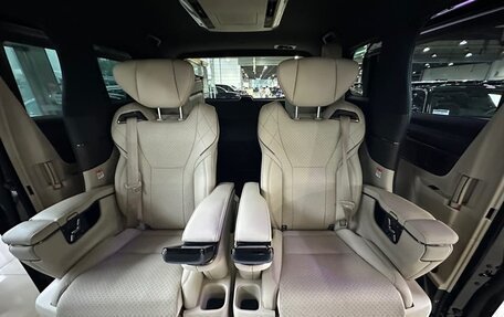Toyota Alphard, 2024 год, 15 262 000 рублей, 12 фотография