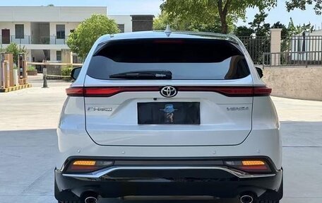 Toyota Venza, 2022 год, 2 890 000 рублей, 6 фотография