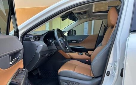 Toyota Venza, 2022 год, 2 890 000 рублей, 7 фотография