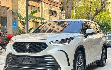 Toyota Highlander, 2022 год, 3 718 334 рублей, 5 фотография