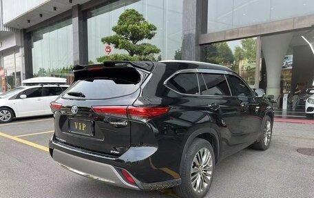 Toyota Highlander, 2022 год, 3 177 334 рублей, 2 фотография