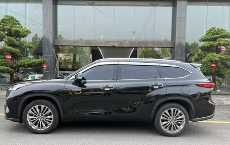 Toyota Highlander, 2022 год, 3 177 334 рублей, 6 фотография
