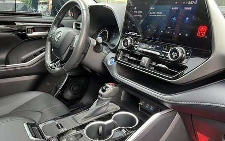 Toyota Highlander, 2022 год, 3 177 334 рублей, 8 фотография