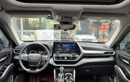 Toyota Highlander, 2022 год, 3 177 334 рублей, 10 фотография