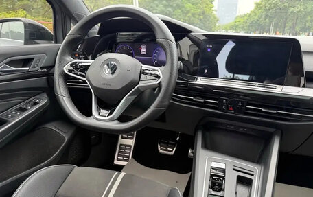 Volkswagen Golf VIII, 2022 год, 1 350 000 рублей, 12 фотография