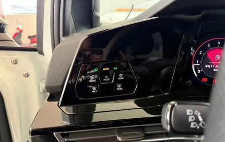 Volkswagen Golf VIII, 2022 год, 1 350 000 рублей, 13 фотография