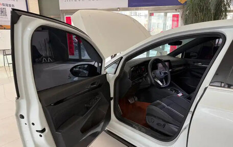 Volkswagen Golf VIII, 2022 год, 1 350 000 рублей, 8 фотография