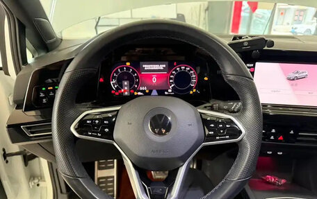 Volkswagen Golf VIII, 2022 год, 1 350 000 рублей, 14 фотография