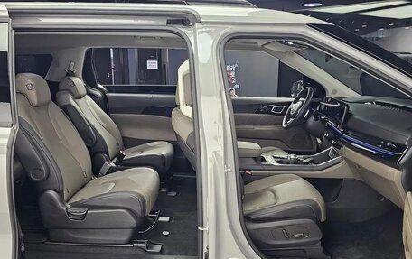 KIA Carnival, 2024 год, 4 400 000 рублей, 9 фотография