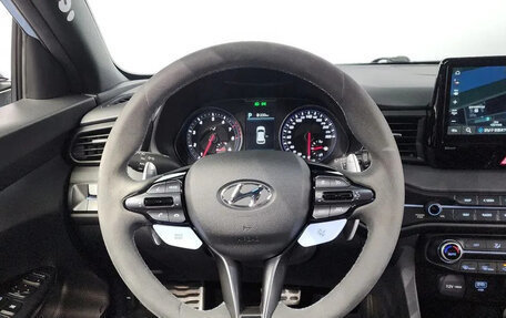 Hyundai Veloster II, 2021 год, 2 300 000 рублей, 10 фотография