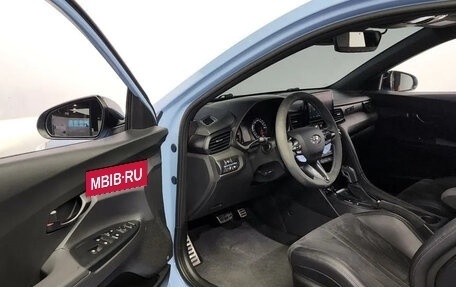 Hyundai Veloster II, 2021 год, 2 300 000 рублей, 18 фотография