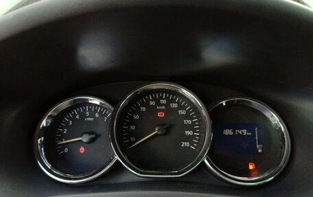 Renault Logan II, 2016 год, 530 000 рублей, 15 фотография