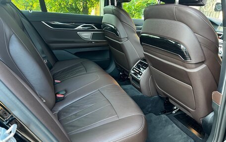 BMW 7 серия, 2017 год, 4 090 000 рублей, 26 фотография