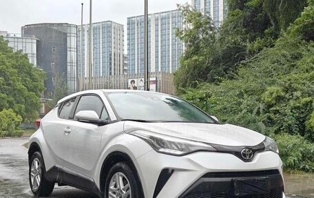 Toyota C-HR I рестайлинг, 2022 год, 1 900 000 рублей, 2 фотография
