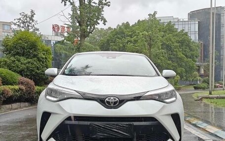 Toyota C-HR I рестайлинг, 2022 год, 1 900 000 рублей, 3 фотография