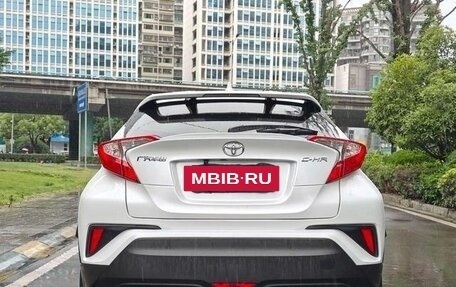 Toyota C-HR I рестайлинг, 2022 год, 1 900 000 рублей, 4 фотография