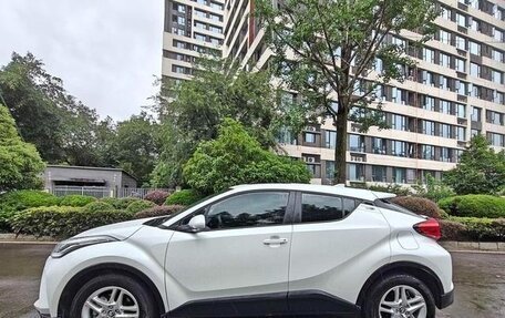 Toyota C-HR I рестайлинг, 2022 год, 1 900 000 рублей, 5 фотография