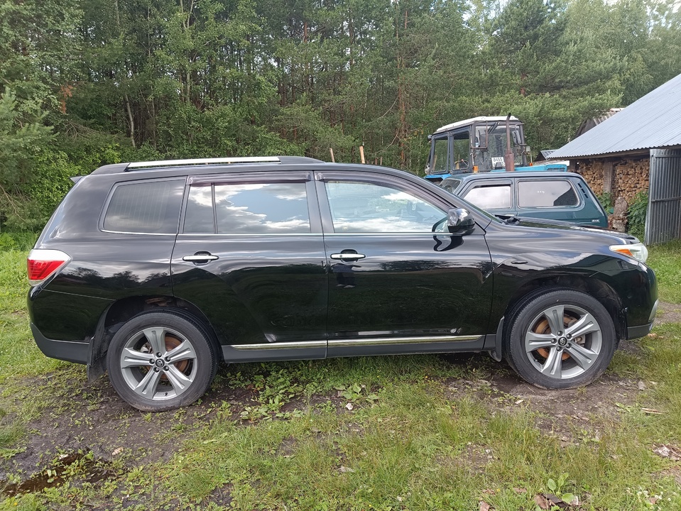 Toyota Highlander II рестайлинг, 2013 год, 2 200 000 рублей, 2 фотография