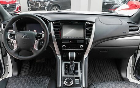 Mitsubishi Montero Sport, 2022 год, 3 799 000 рублей, 14 фотография