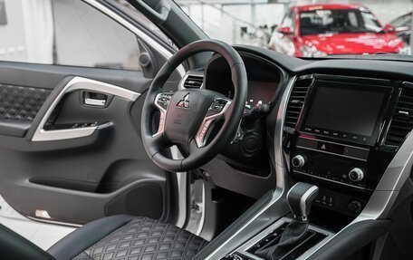 Mitsubishi Montero Sport, 2022 год, 3 799 000 рублей, 17 фотография