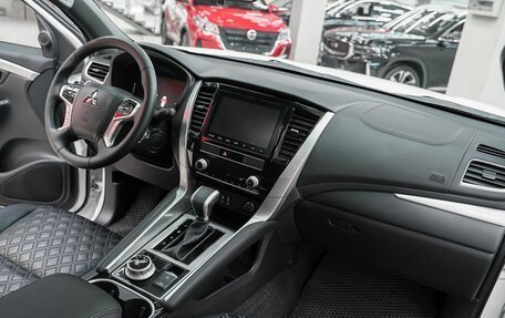 Mitsubishi Montero Sport, 2022 год, 3 799 000 рублей, 16 фотография
