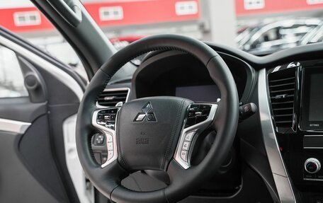 Mitsubishi Montero Sport, 2022 год, 3 799 000 рублей, 15 фотография