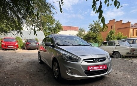 Hyundai Solaris II рестайлинг, 2014 год, 1 100 000 рублей, 2 фотография