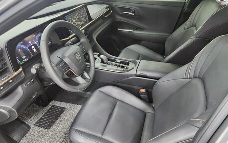 Toyota Crown, 2024 год, 5 фотография
