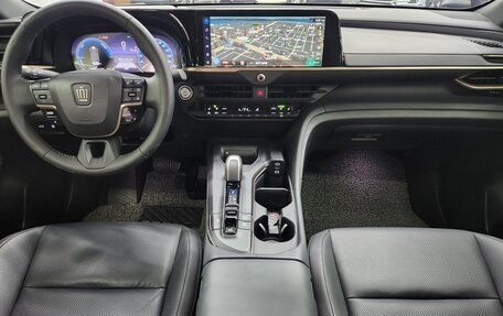 Toyota Crown, 2024 год, 14 фотография