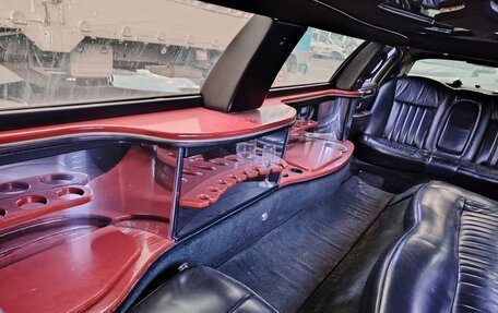 Lincoln Town Car III рестайлинг, 2004 год, 199 000 рублей, 5 фотография