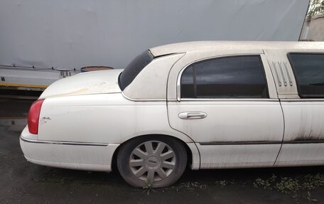 Lincoln Town Car III рестайлинг, 2004 год, 199 000 рублей, 4 фотография