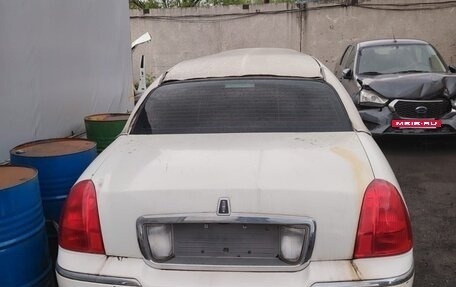Lincoln Town Car III рестайлинг, 2004 год, 199 000 рублей, 3 фотография