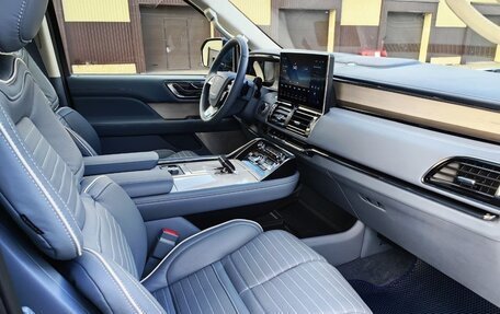 Lincoln Navigator, 2022 год, 14 000 000 рублей, 11 фотография