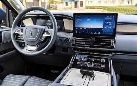 Lincoln Navigator, 2022 год, 14 000 000 рублей, 12 фотография