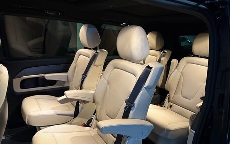 Mercedes-Benz V-Класс, 2023 год, 11 900 000 рублей, 9 фотография