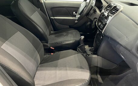 Renault Logan II, 2017 год, 689 000 рублей, 9 фотография
