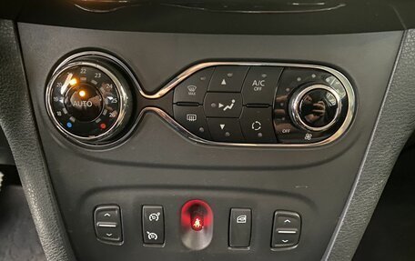 Renault Logan II, 2017 год, 689 000 рублей, 16 фотография