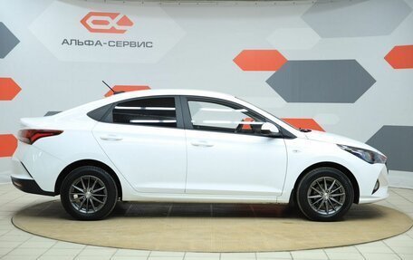 Hyundai Solaris II рестайлинг, 2021 год, 1 630 000 рублей, 4 фотография