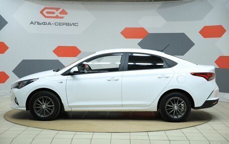 Hyundai Solaris II рестайлинг, 2021 год, 1 630 000 рублей, 8 фотография