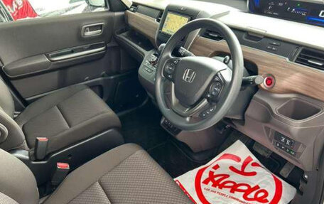 Honda Freed II, 2022 год, 1 200 000 рублей, 5 фотография