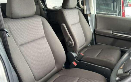 Honda Freed II, 2022 год, 1 200 000 рублей, 6 фотография