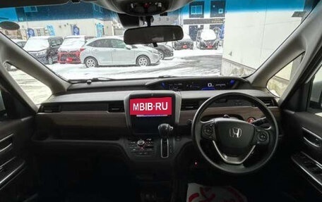 Honda Freed II, 2022 год, 1 200 000 рублей, 4 фотография