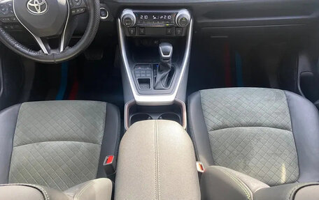 Toyota RAV4, 2021 год, 2 075 000 рублей, 9 фотография
