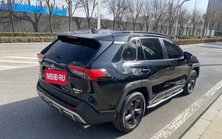 Toyota RAV4, 2021 год, 2 075 000 рублей, 4 фотография